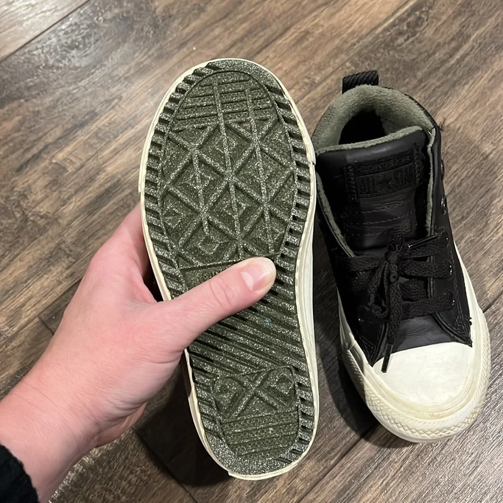 Converse All Star Chuck Taylor Youth 11 Leather Lace Up Shoes